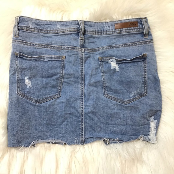Dollhouse Asymmetrical Distressed Raw Hem Stretch Denim Mini Skirt Size 11 - Picture 7 of 8